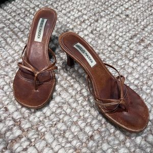 Steve Madden Gwenith Moxxi Low Kitten Heel Thong Flip Flop Leather Tan Sandal 7